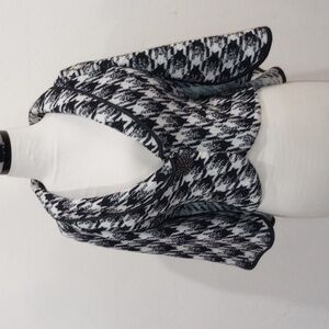 Vertigo Paris Black & White Tweed Sweater Knit Cape Jeweled Clasp - M -NEW! $240